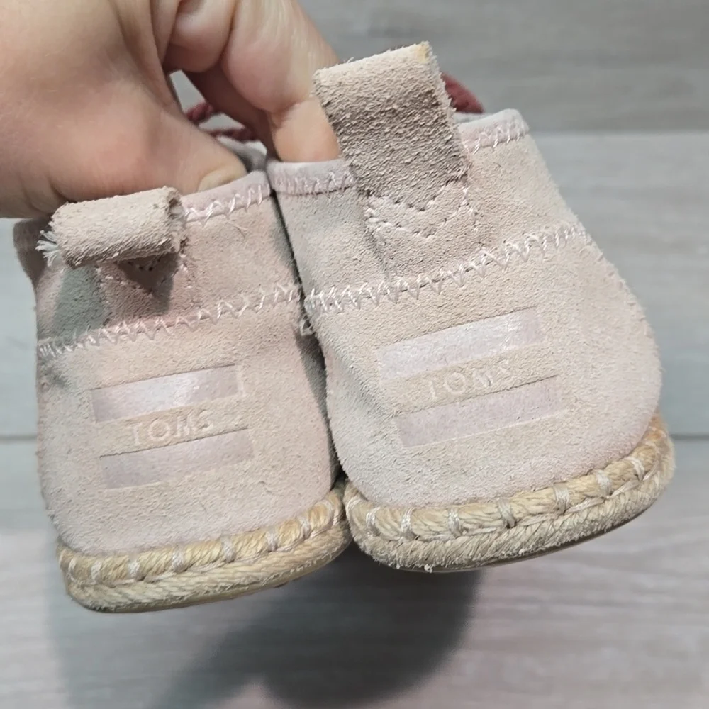 Toms Women Embroidered Suede Flower Shoes in Pink Boots Sz 6.5